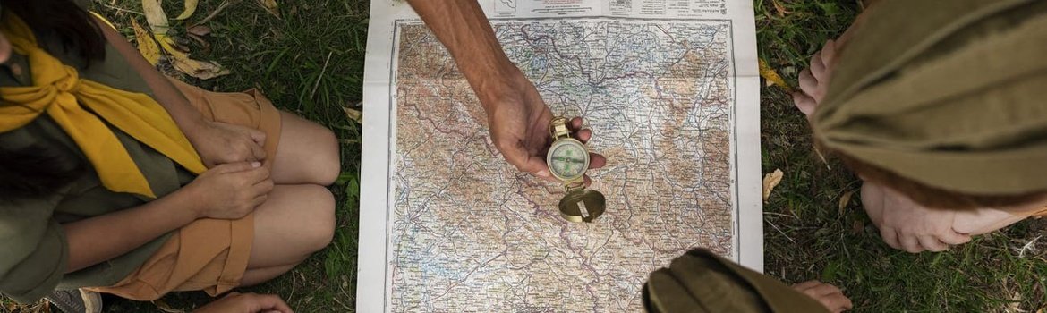 Kas padeda orientuotis gamtoje: praktiniai būdai ir gamtos ženklai