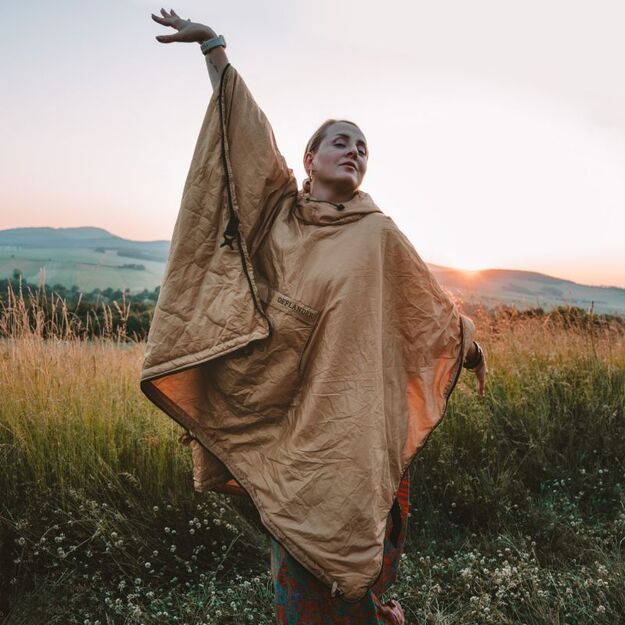 „Offlander“ plonas pončas su USB šildymu 2