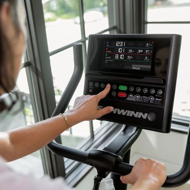 Schwinn 590U – namų programuojamas treniruočių dviratis 15