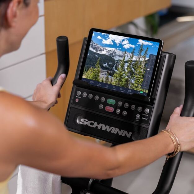 Schwinn 590U – namų programuojamas treniruočių dviratis 26